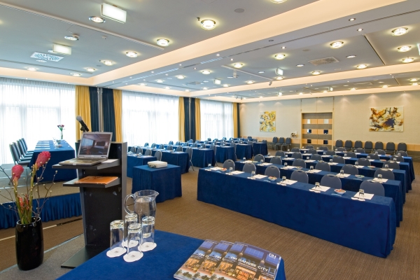 Hotel NH Danube City